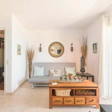 New Era Menigos 112 Apartment